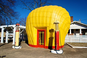 The Last Shell Oil Clamshell Station