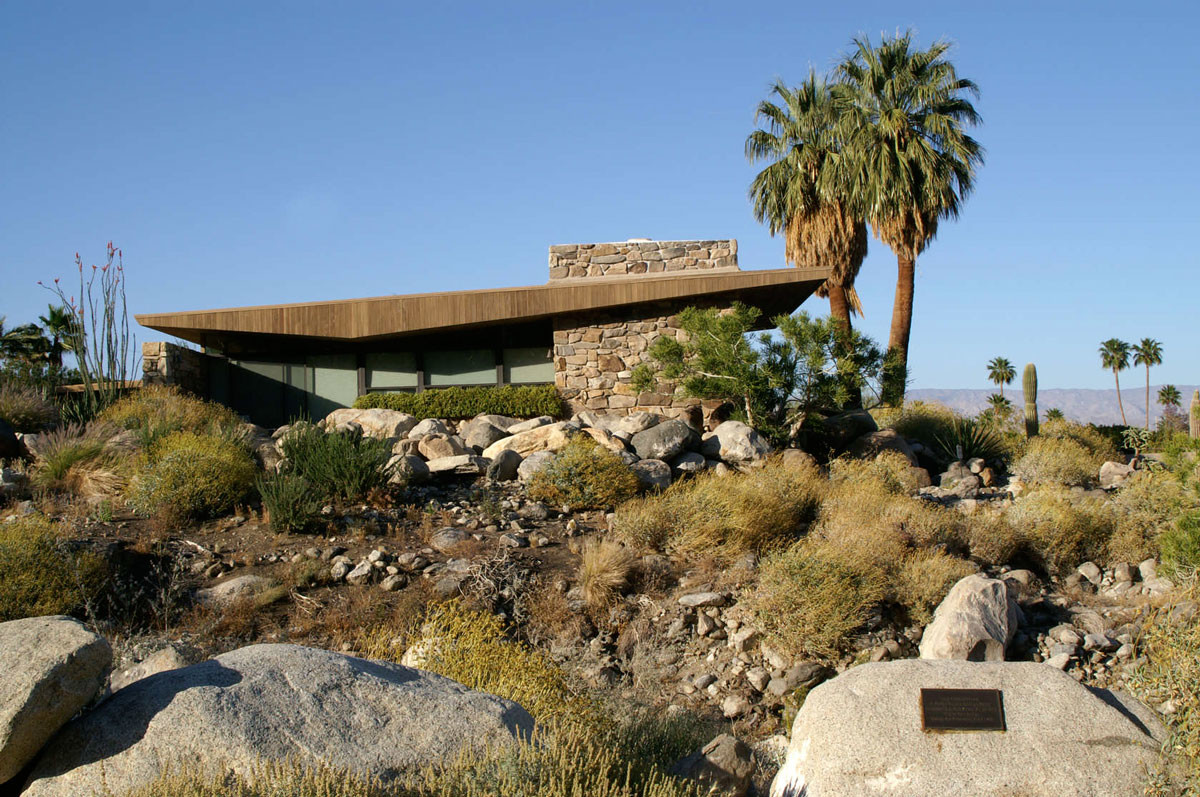 Modernist Architecture in Palm Springs: The Edris House. Photo by Stewart Williams