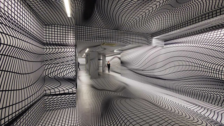 The spatial illusions of pipes, tubes and tracks evoke a nearly claustrophobic feeling. Peter Kogler’s static designs create a blaze of disoriention. DIRIMART Gallery, Istanbul, 2011