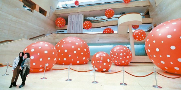 Entering Yayoi Kusama's "A Dream I Dreamed" exhibition in Kaohsiung. Image via udn.com.