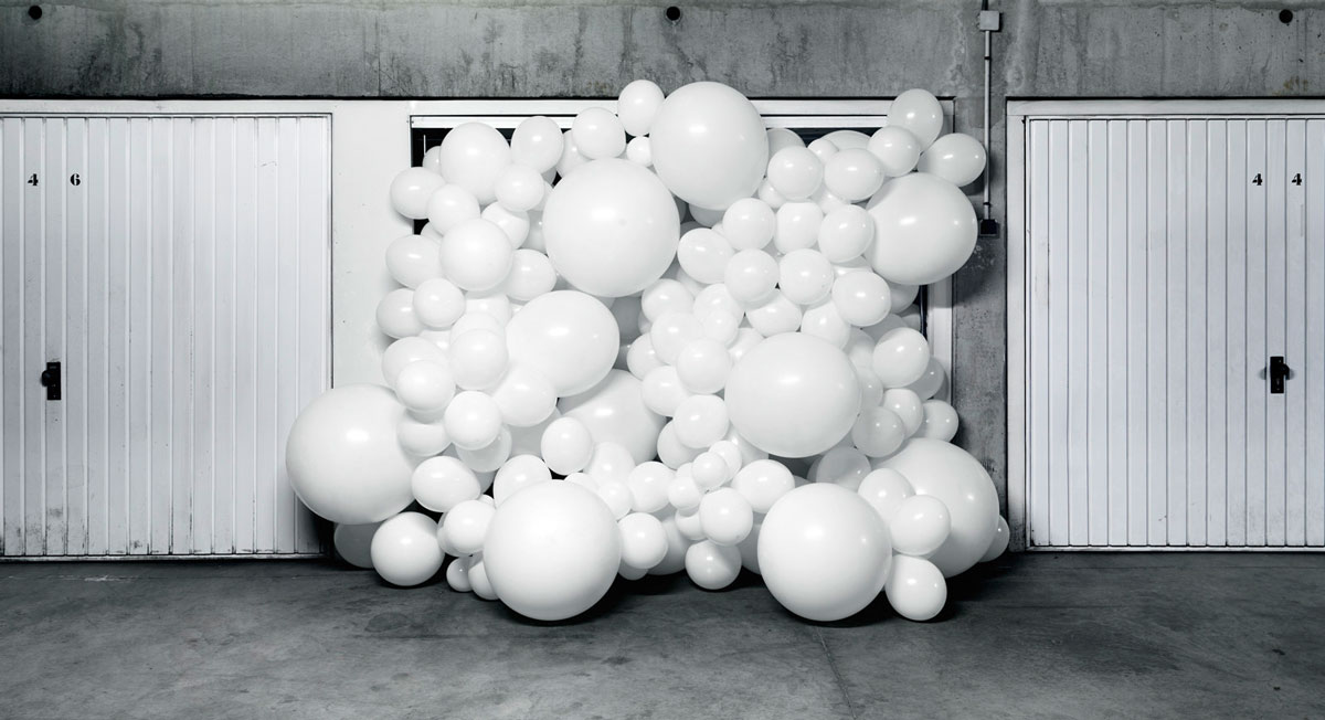 Invasions de Ballons/Invasion of the Balloons by Paris-based photographer and installation artist Charles Pétillon.