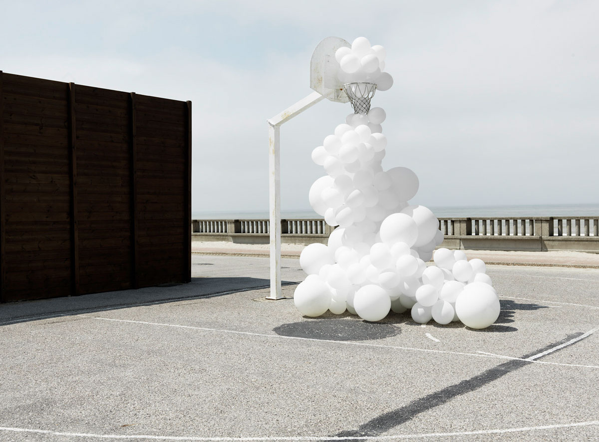 Invasions de Ballons/Invasion of the Balloons by Paris-based photographer and installation artist Charles Pétillon.